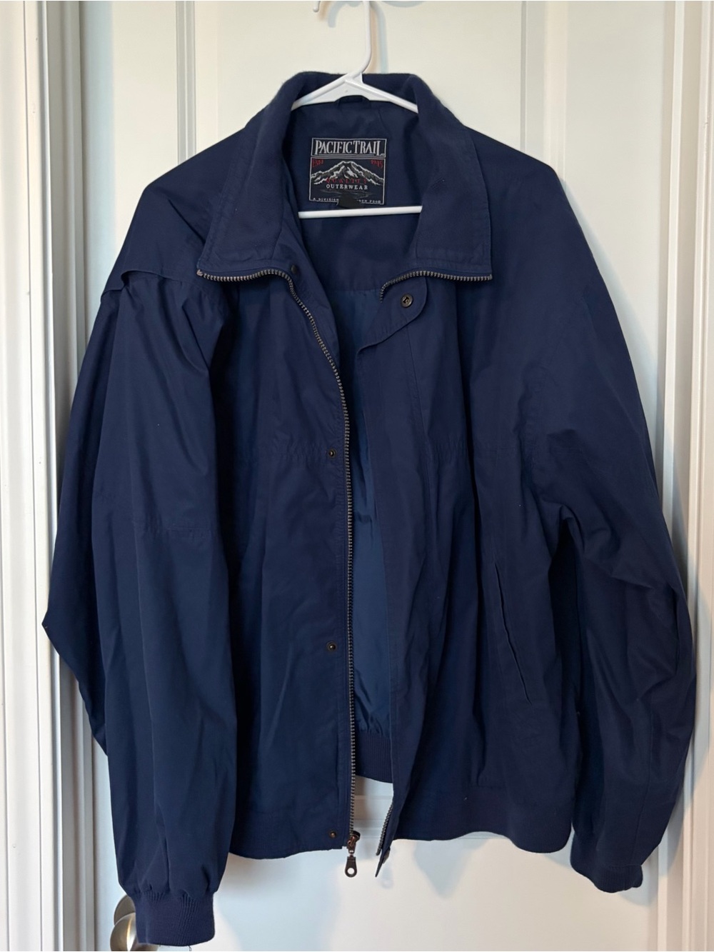 Vintage Pacific Trail Men's
Zip-Up Jackesoze XL